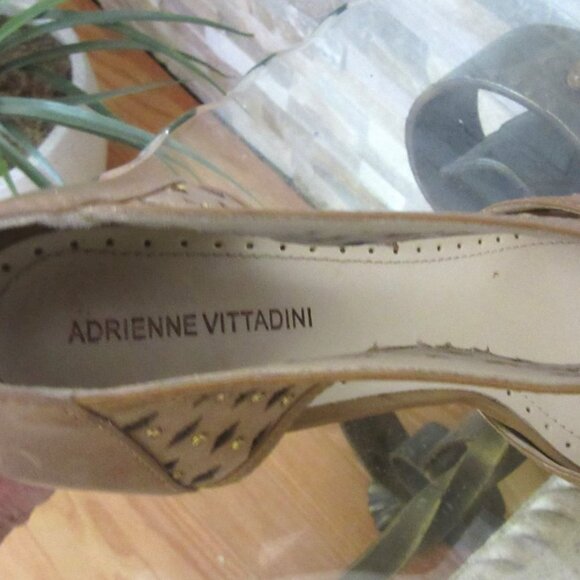 Great Pair of Leather Adrienne Vittadini Beige Ankle Strap Shoes, Size 9 1/2 US - Picture 5 of 6